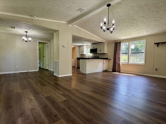 563 Sunset Point Rd, Mcminnville, TN 37110