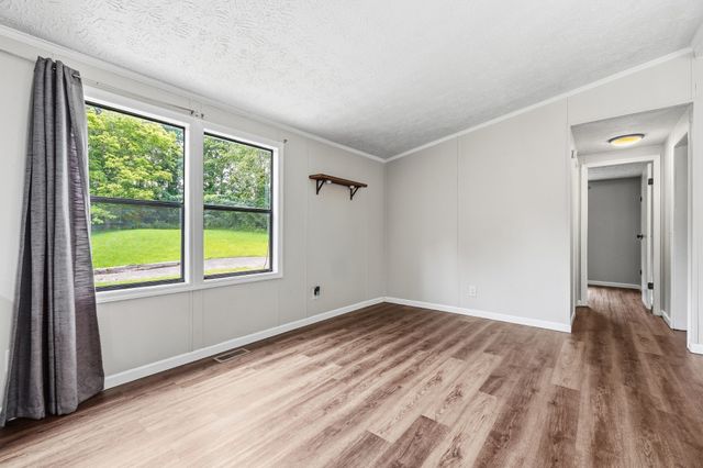 563 Sunset Point Rd, Mcminnville, TN 37110