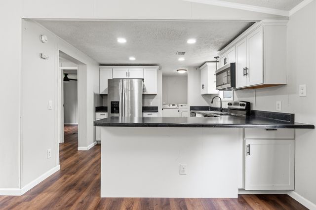 563 Sunset Point Rd, Mcminnville, TN 37110