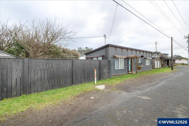 1940 Highway 101, Rockaway Beach, OR 97136