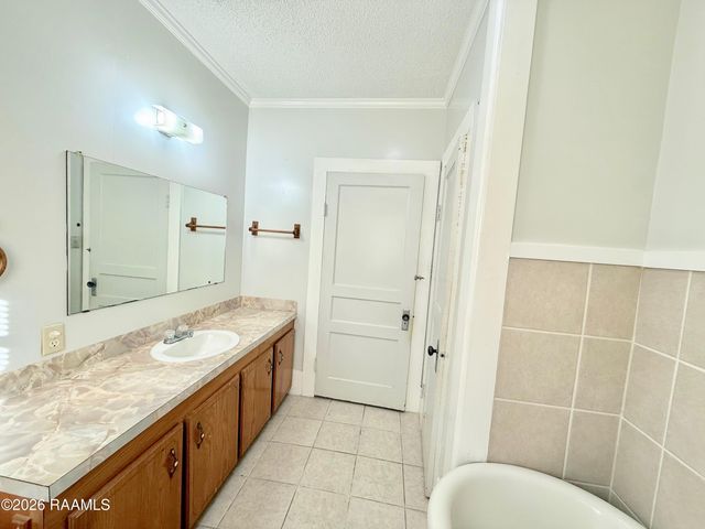 9217 Harold Landry Road, New Iberia, LA 70563