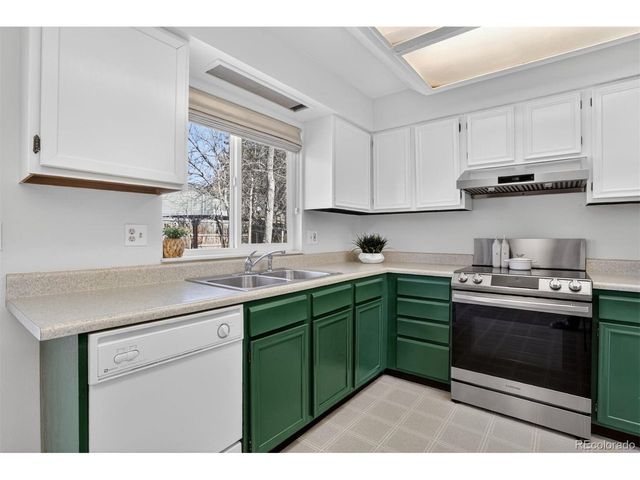 906 Harrison Dr, Lafayette, CO 80026