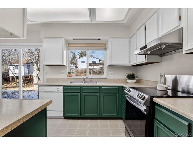 906 Harrison Dr, Lafayette, CO 80026