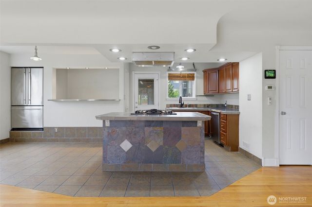 16 Oak Park Drive SW, Lakewood, WA 98499