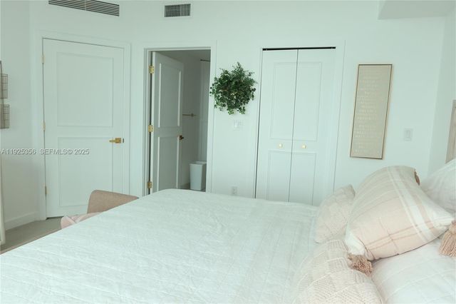 500 Brickell Ave 3902, Miami, FL 33131