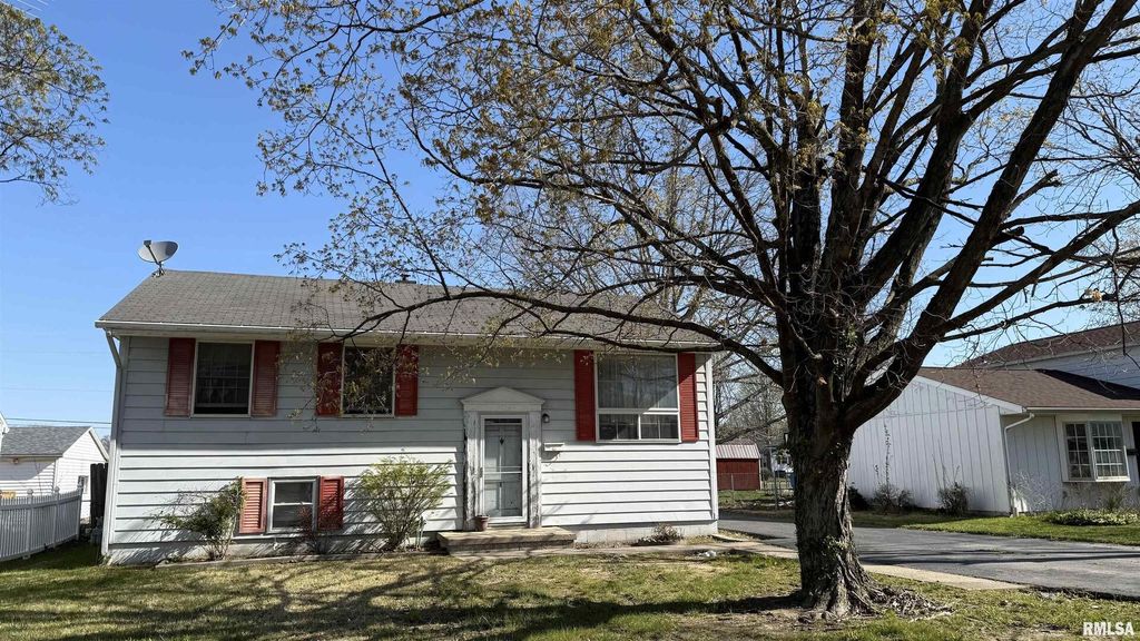 Image 1 of property listing at 1446 E 4TH, Centralia, IL 62801