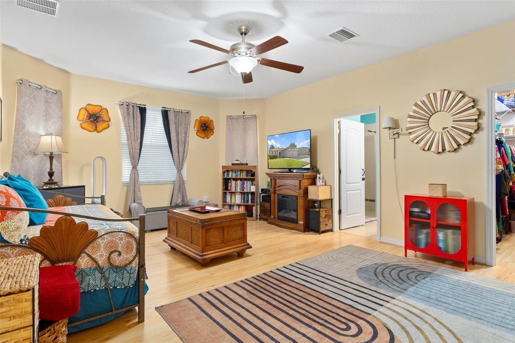 Image 16 of property listing at 8398 INDIAN LAUREL LANE, Brooksville, FL 34613