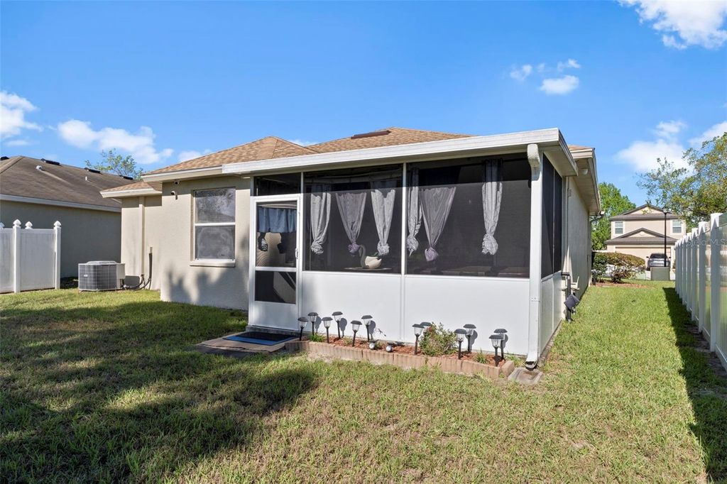 Image 28 of property listing at 8398 INDIAN LAUREL LANE, Brooksville, FL 34613