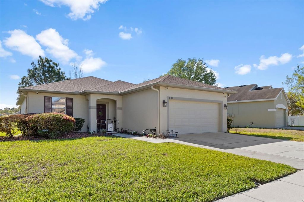 Image 5 of property listing at 8398 INDIAN LAUREL LANE, Brooksville, FL 34613