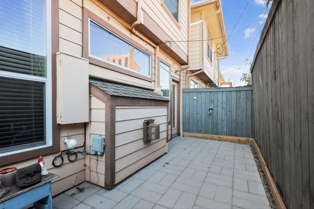 2636 Couch Street, Houston, TX 77008