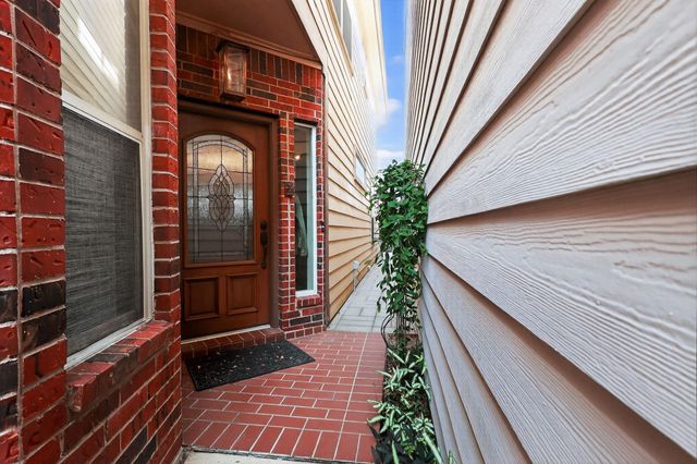 2636 Couch Street, Houston, TX 77008