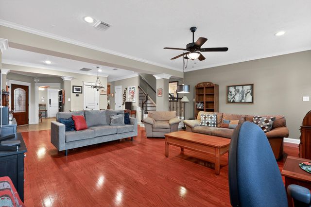 2636 Couch Street, Houston, TX 77008