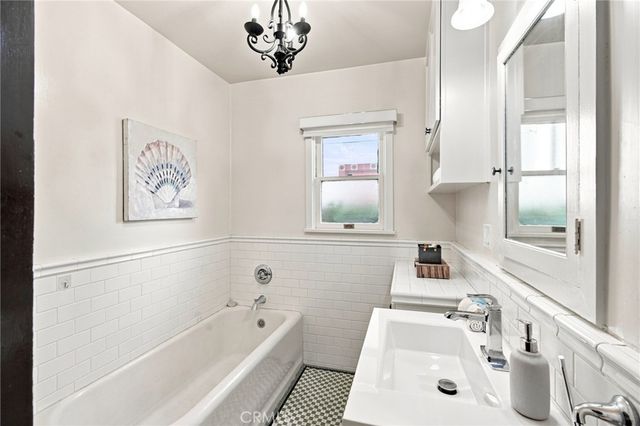 438 W Duarte, Monrovia, CA 91016