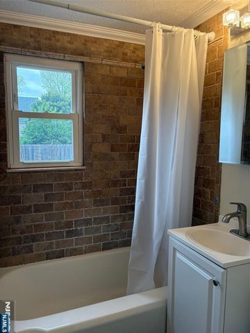 157 Queen Street, Bergenfield, NJ 07621