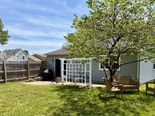 1376 Burns Drive, Elgin, IL 60120