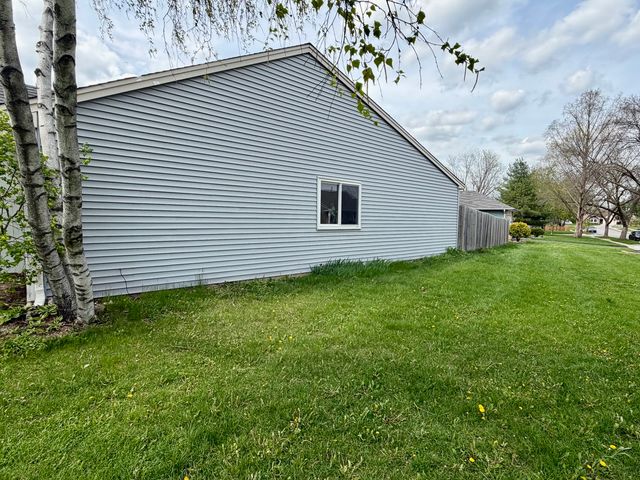 1376 Burns Drive, Elgin, IL 60120