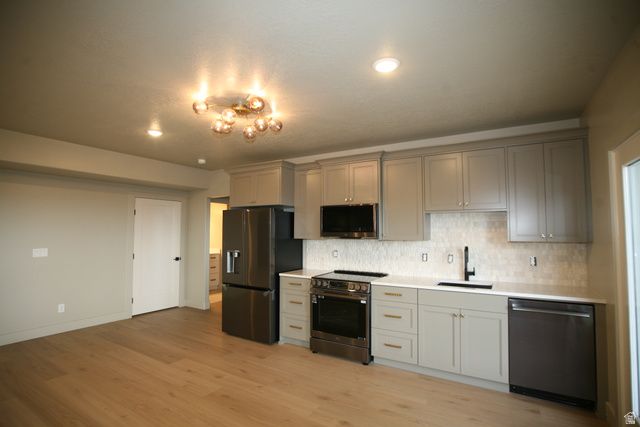 635 E MOUNTAIN RD, North Ogden, UT 84414