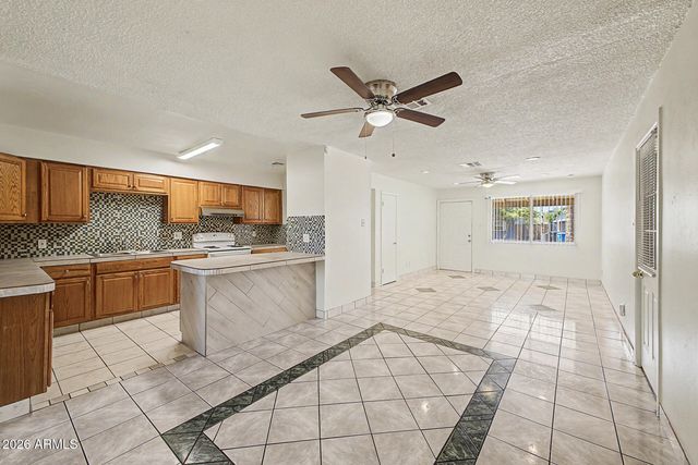 8141 W INDIANOLA Avenue, Phoenix, AZ 85033