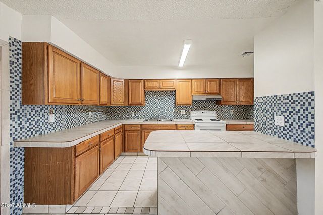 8141 W INDIANOLA Avenue, Phoenix, AZ 85033