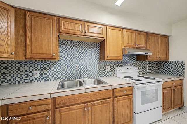 8141 W INDIANOLA Avenue, Phoenix, AZ 85033