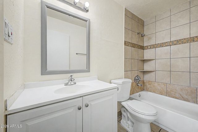 8141 W INDIANOLA Avenue, Phoenix, AZ 85033