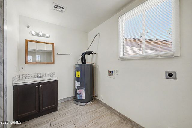8141 W INDIANOLA Avenue, Phoenix, AZ 85033