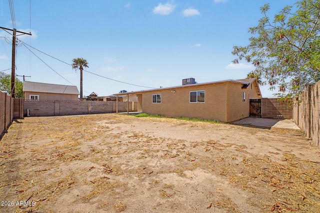 8141 W INDIANOLA Avenue, Phoenix, AZ 85033