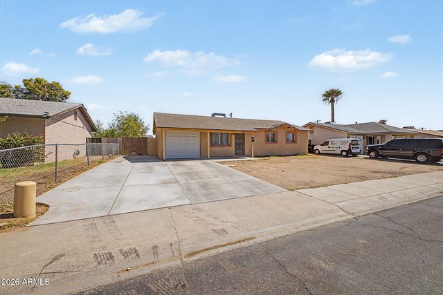 8141 W INDIANOLA Avenue, Phoenix, AZ 85033