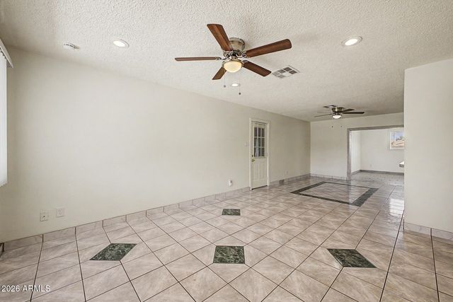 8141 W INDIANOLA Avenue, Phoenix, AZ 85033
