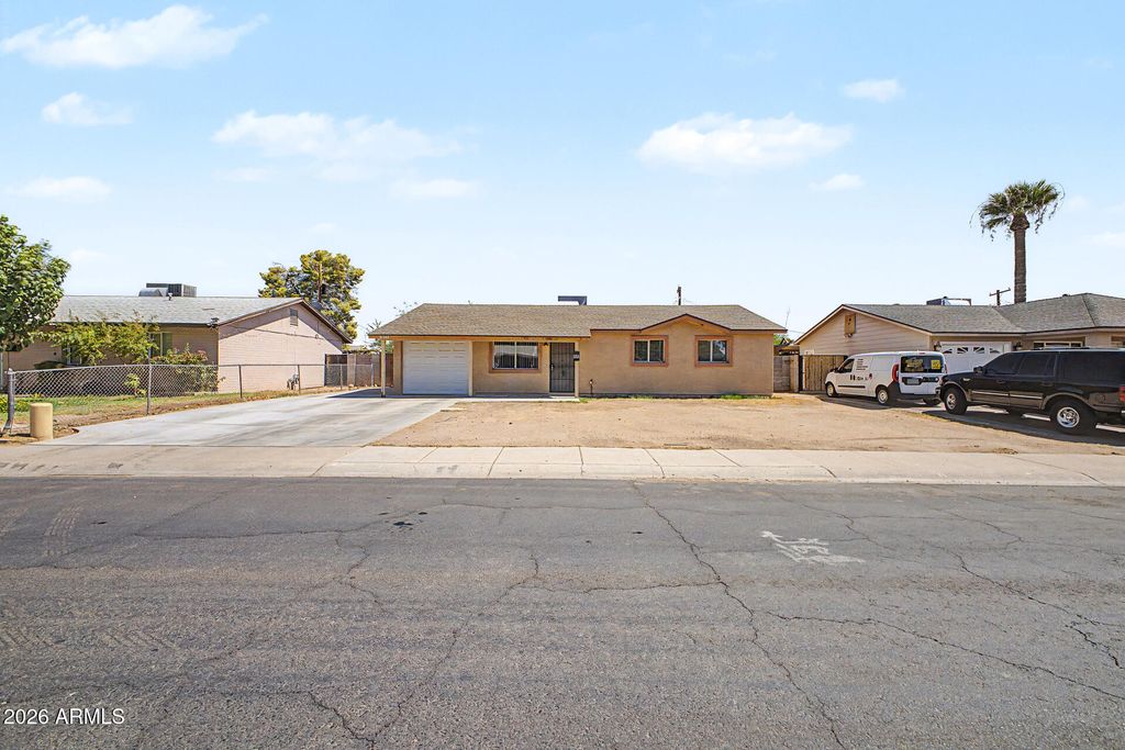 8141 W INDIANOLA Avenue, Phoenix, AZ 85033