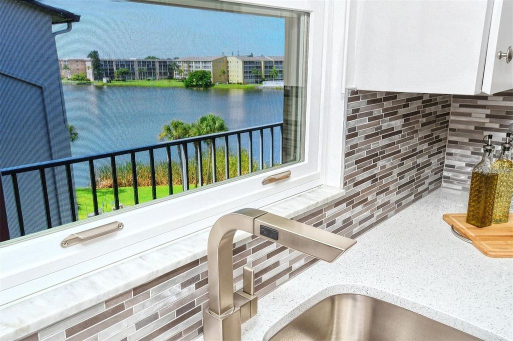 3272 LAKE BAYSHORE DRIVE 515, Bradenton, FL 34205