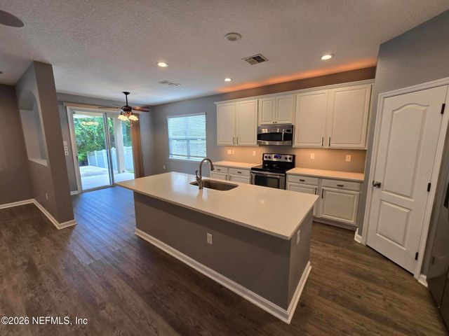 180 THORNLOE Drive, Jacksonville, FL 32259
