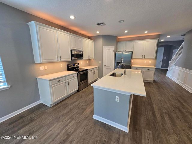 180 THORNLOE Drive, Jacksonville, FL 32259