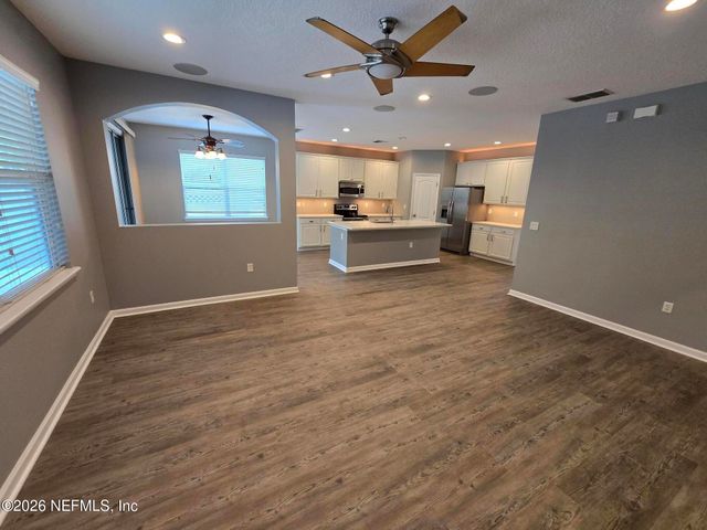 180 THORNLOE Drive, Jacksonville, FL 32259
