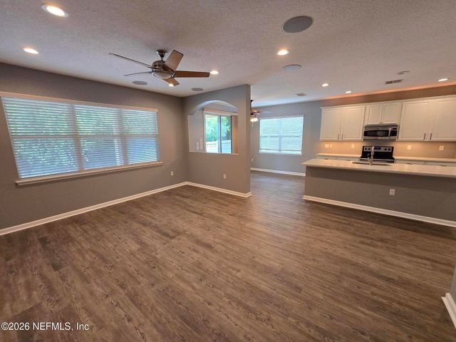180 THORNLOE Drive, Jacksonville, FL 32259
