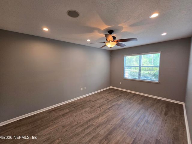 180 THORNLOE Drive, Jacksonville, FL 32259