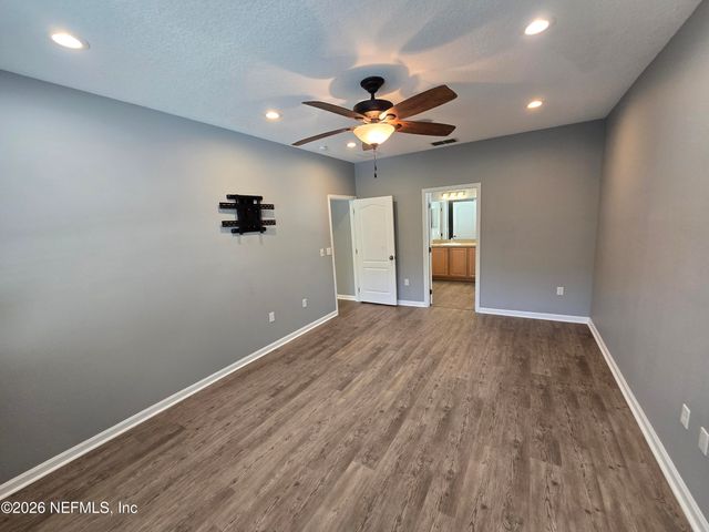 180 THORNLOE Drive, Jacksonville, FL 32259