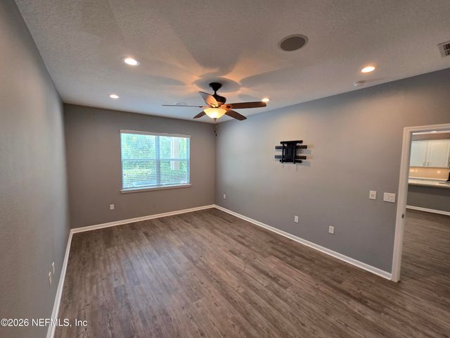 180 THORNLOE Drive, Jacksonville, FL 32259