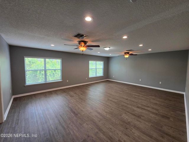 180 THORNLOE Drive, Jacksonville, FL 32259
