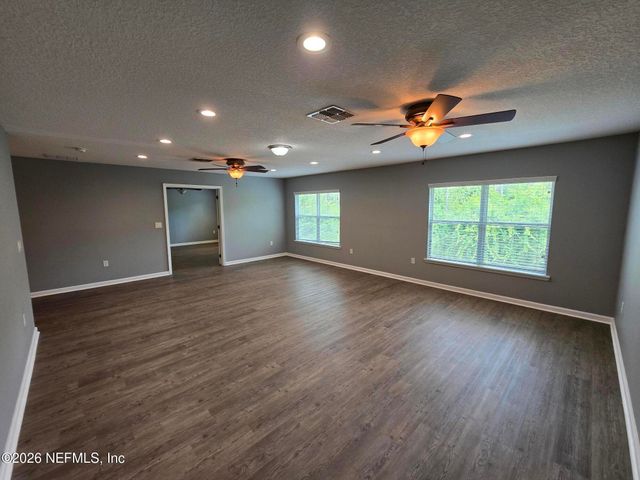 180 THORNLOE Drive, Jacksonville, FL 32259