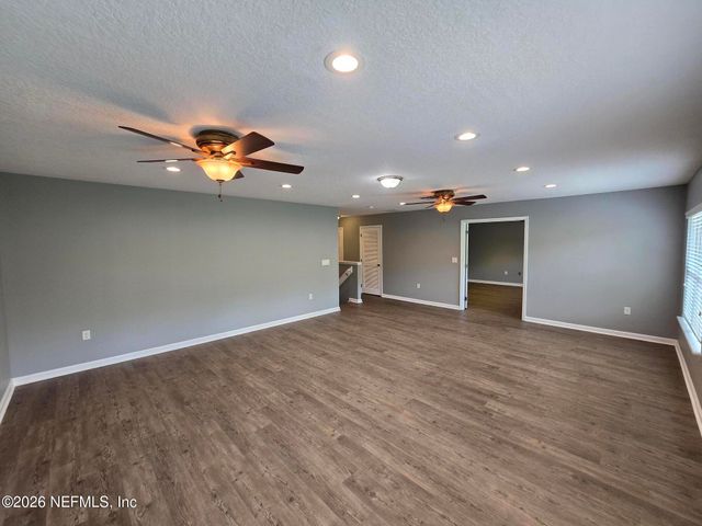 180 THORNLOE Drive, Jacksonville, FL 32259