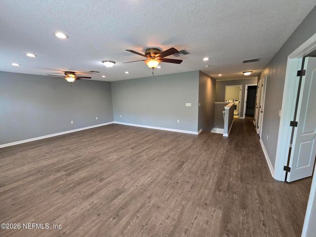 180 THORNLOE Drive, Jacksonville, FL 32259