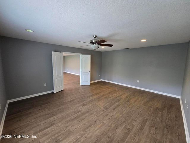 180 THORNLOE Drive, Jacksonville, FL 32259