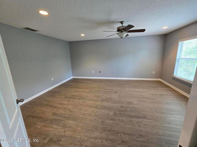 180 THORNLOE Drive, Jacksonville, FL 32259