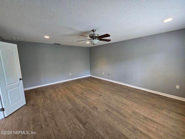 180 THORNLOE Drive, Jacksonville, FL 32259