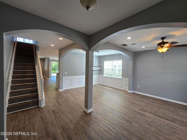180 THORNLOE Drive, Jacksonville, FL 32259