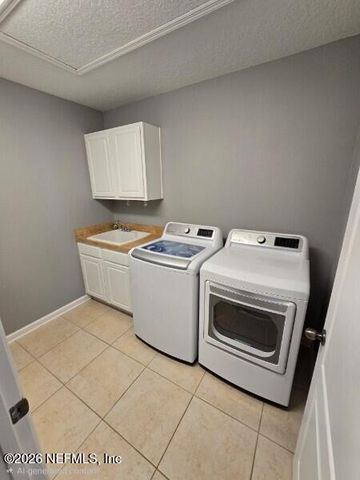 180 THORNLOE Drive, Jacksonville, FL 32259