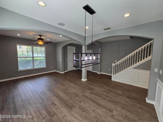 180 THORNLOE Drive, Jacksonville, FL 32259