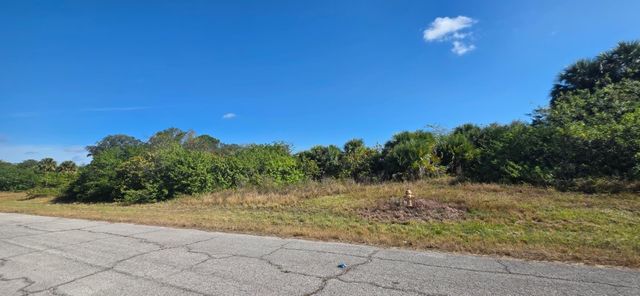 190 Carousel Ave, Labelle, FL 33935