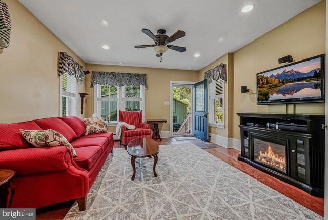 2552 NAAMANS CREEK RD, Marcus Hook, PA 19061